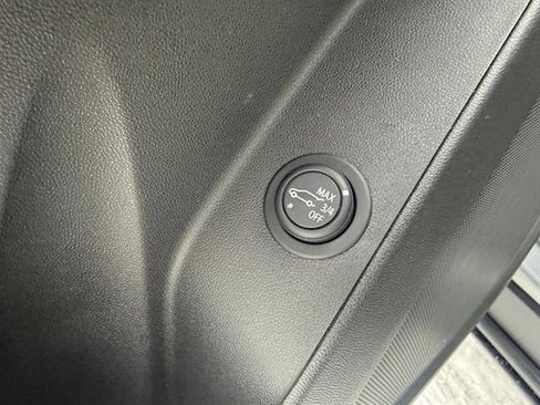 Used 2023 Chevrolet Equinox LT image 22