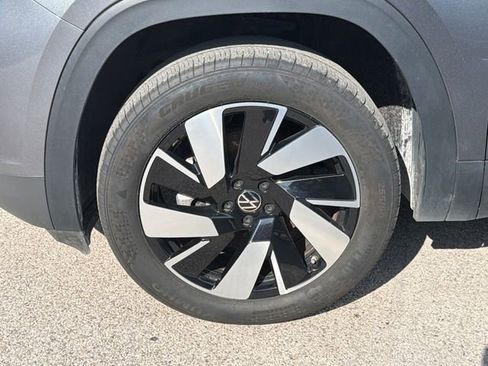 Used 2025 Volkswagen Atlas Cross Sport SE AWD/4WD image 38
