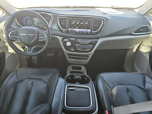 Used 2022 Chrysler Pacifica Touring-L FWD image 12