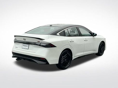 New 2026 Nissan Sentra SR w/ Floor Mat Package FWD image 7