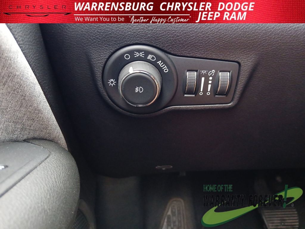 Used 2024 Jeep Compass Latitude AWD/4WD image 31