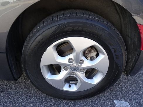 Used 2017 Chrysler Pacifica Premium image 38