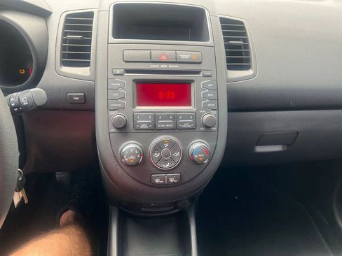 Used 2013 Kia Soul FWD image 9