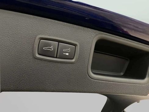 Used 2022 Porsche Macan AWD/4WD image 9