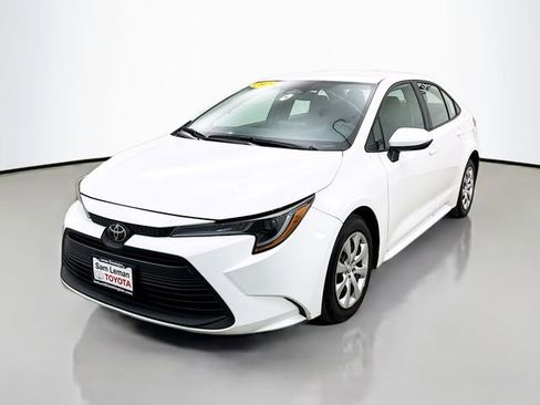 Used 2024 Toyota Corolla LE image 3