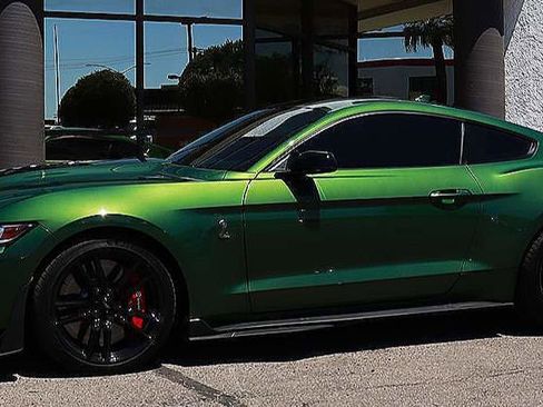 Used 2022 Ford Mustang Shelby GT500 w/ Technology Package RWD image 7