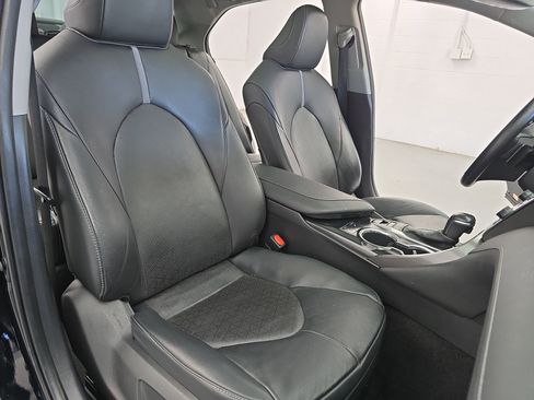 Used 2020 Toyota Camry XSE image 10