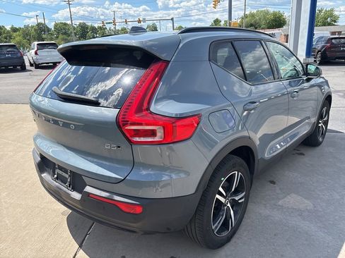 Used 2023 Volvo XC40 B5 Plus w/ Driver Assist Package AWD/4WD image 6