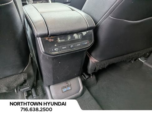 Used 2022 Toyota Highlander XLE image 35