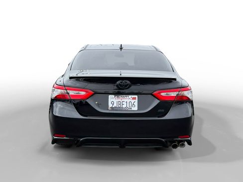 Used 2019 Toyota Camry SE FWD image 4