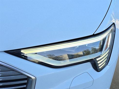 Used 2019 Audi e-tron Premium Plus image 36