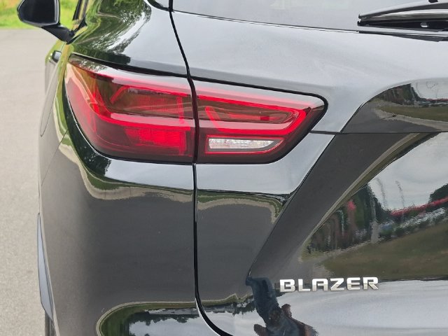Used 2025 Chevrolet Blazer LT FWD image 21