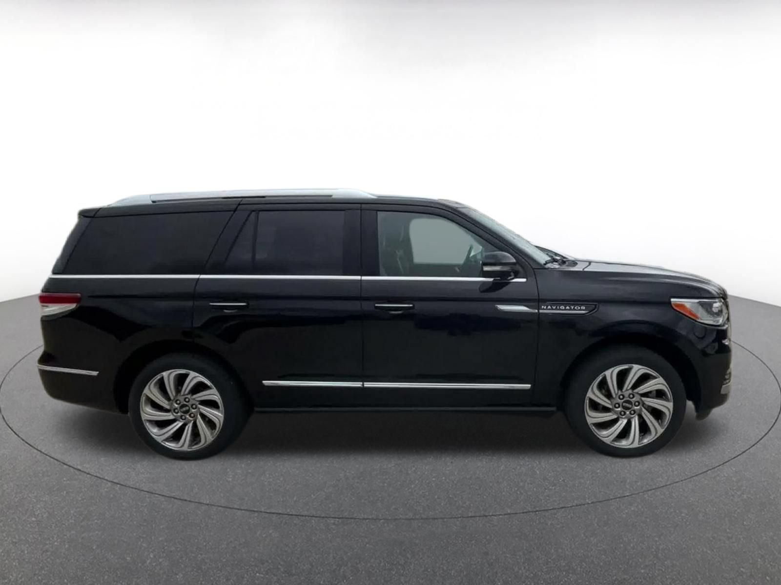 Used 2022 Lincoln Navigator Reserve RWD image 15