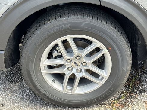 New 2026 Ford Explorer Active w/ Active Comfort Package RWD image 17