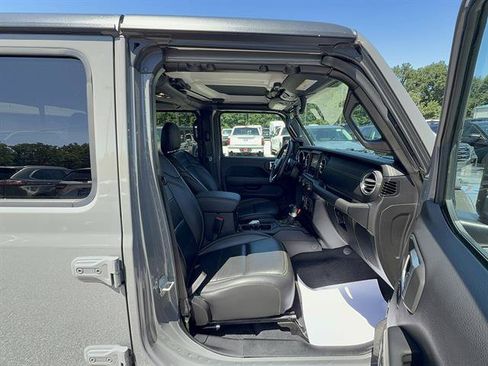 Used 2020 Jeep Gladiator Overland w/ Popular Equipment Package AWD/4WD image 22
