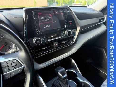 Used 2022 Toyota Highlander LE AWD/4WD image 26