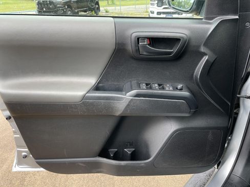 Used 2022 Toyota Tacoma SR w/ SR Convenience Package RWD image 29