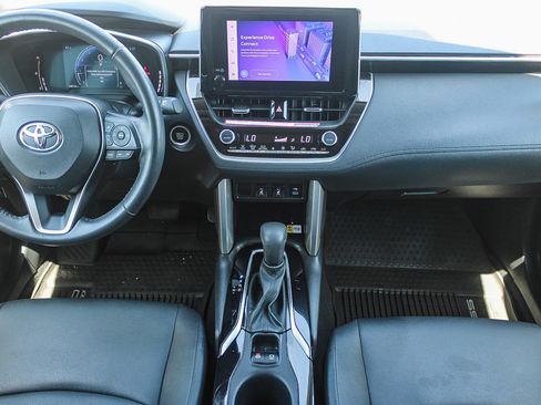 Used 2023 Toyota Corolla Cross XLE w/ Convenience Package FWD image 13