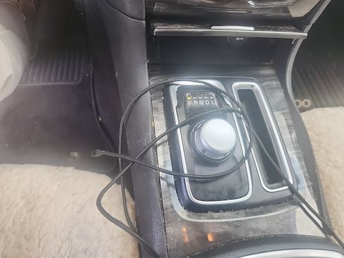 Used 2018 Chrysler 300 Touring L RWD image 13