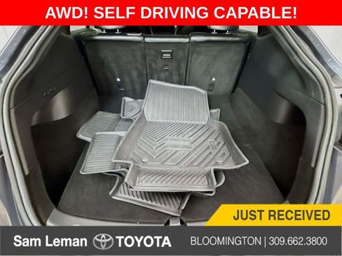 Used 2022 Tesla Model Y Long Range image 25