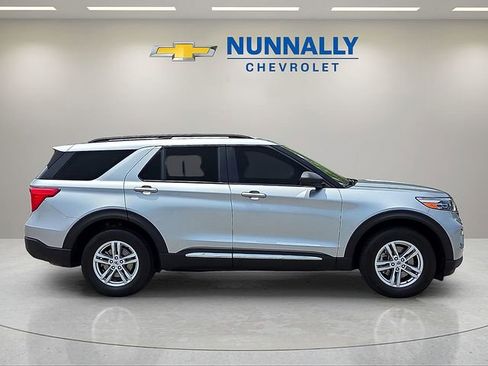 Used 2023 Ford Explorer XLT w/ Equipment Group 202A AWD/4WD image 7