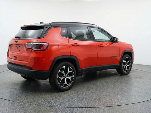Used 2025 Jeep Compass Limited image 9