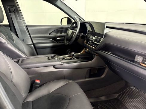 Used 2024 Toyota Grand Highlander AWD Hybrid image 17