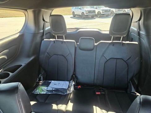 New 2026 Chrysler Pacifica Select FWD image 27
