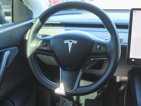 Used 2022 Tesla Model Y Long Range image 15