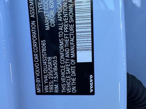 Certified 2025 Volvo XC40 B5 Core image 25