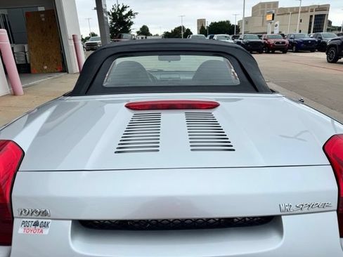 Used 2003 Toyota MR2 RWD image 29