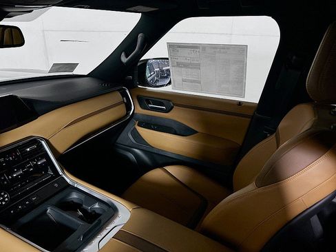 New 2025 Nissan Armada SL w/ Captain's Chari Seat Package image 25