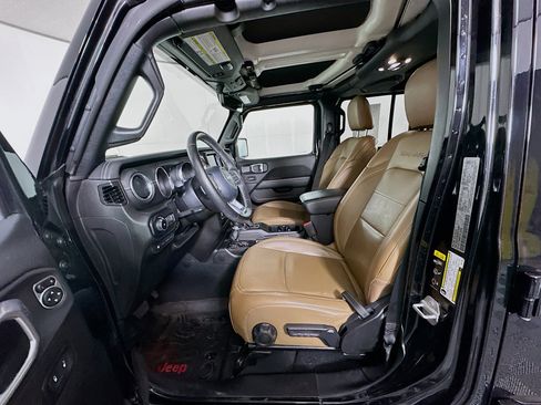 Used 2022 Jeep Wrangler Sahara w/ Cold Weather Group image 13