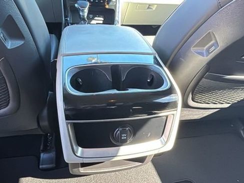 Used 2024 Kia Carnival EX image 14