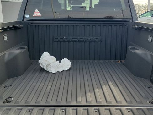 Used 2025 Toyota Tacoma TRD Off-Road image 9