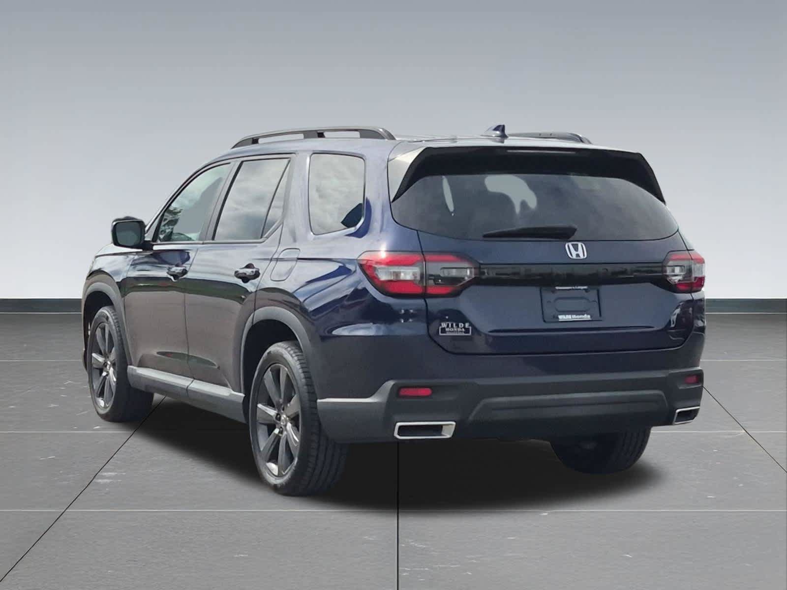 Certified 2024 Honda Pilot Sport image 4