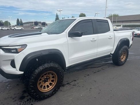 Used 2024 Chevrolet Colorado ZR2 w/ Technology Package image 2