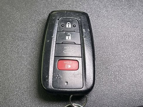 Used 2020 Toyota Highlander XLE image 44