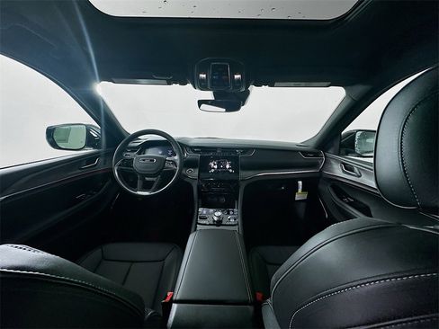 New 2025 Jeep Grand Cherokee L Overland image 9