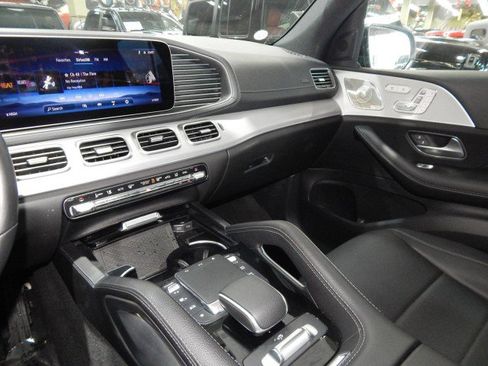 Used 2024 Mercedes-Benz GLS 450 4MATIC image 19