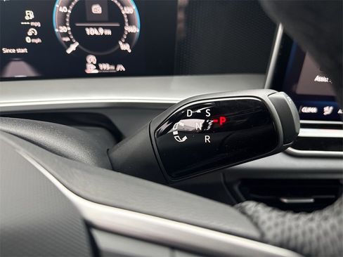 New 2026 Volkswagen Tiguan SE R-Line image 32