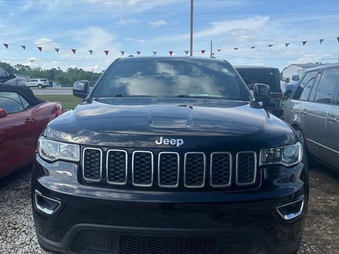 Used 2018 Jeep Grand Cherokee Laredo image 2