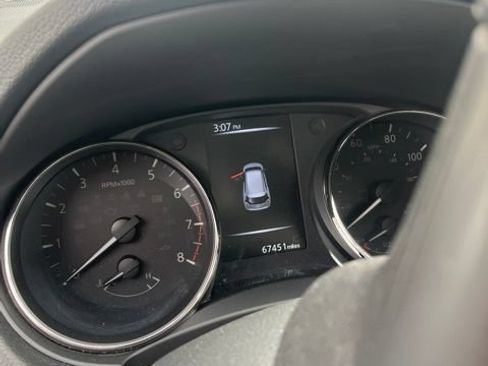 Used 2017 Nissan Rogue SV AWD/4WD image 6