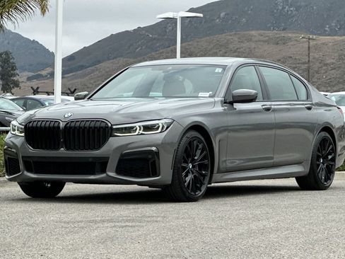 Used 2022 BMW 740i w/ M Sport Package RWD image 7