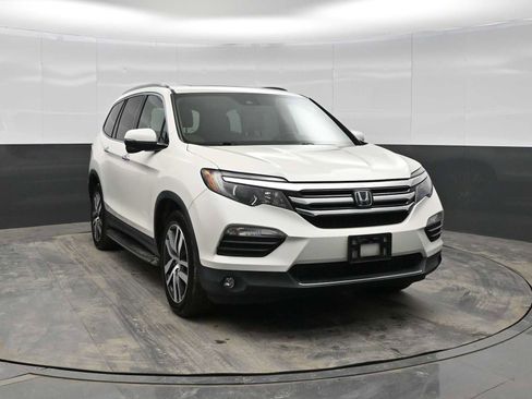 Used 2018 Honda Pilot Touring image 2