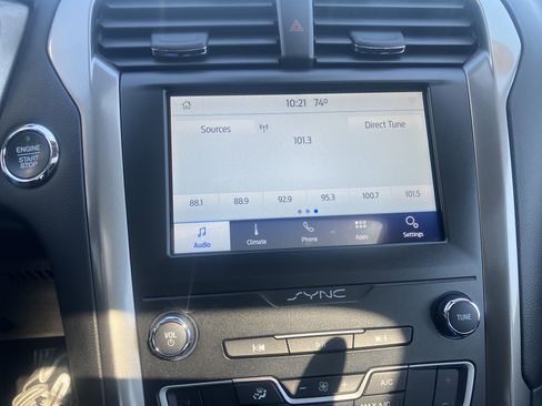 Used 2019 Ford Fusion SE FWD image 26