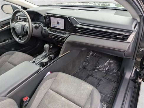 Used 2025 Toyota Camry LE image 27