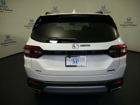 New 2026 Honda Pilot Touring image 6