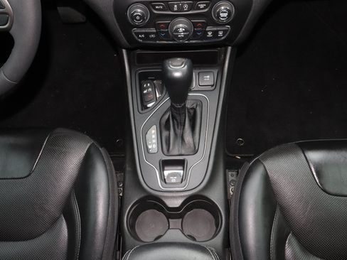 Used 2022 Jeep Cherokee Latitude Lux w/ Sun & Sound Group FWD image 21