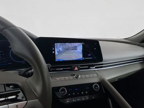 Used 2025 Hyundai Elantra SEL FWD image 10